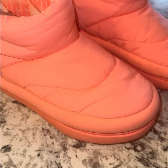 UGG Women's Pink Puffer Boots - Picture 2 of 7